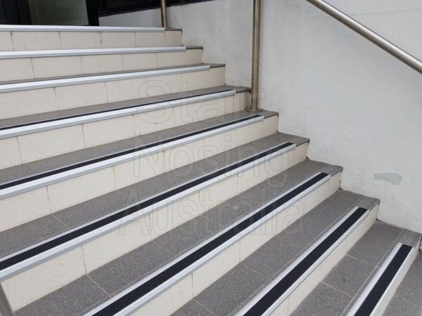 Hướng dẫn sử dụng nẹp trang trí cầu thang