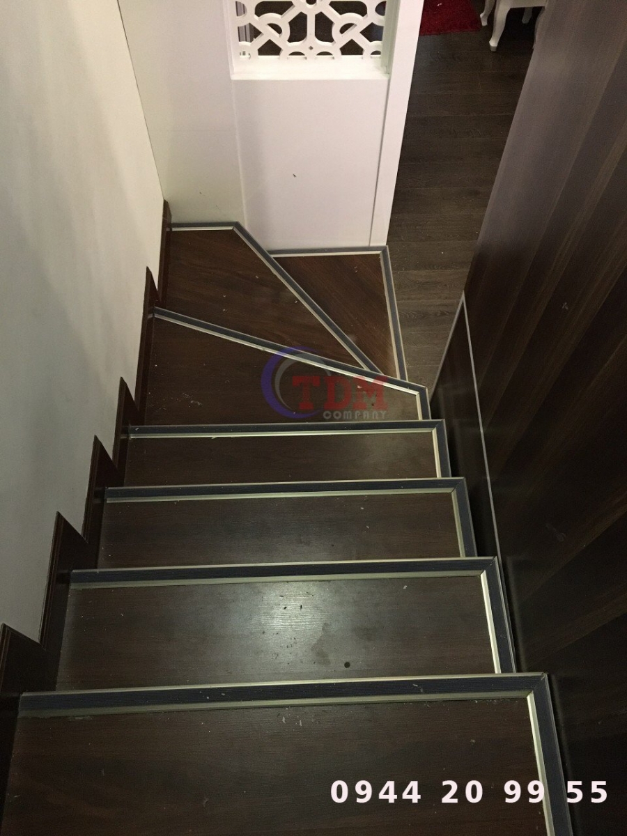 NẸP NHÔM CẦU THANG