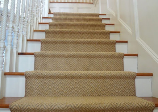 Cách làm cho cầu thang gỗ cứng bớt trơn trượt