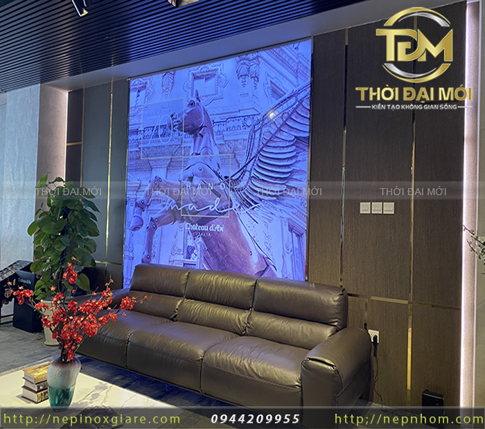 Sáng tạo họa tiết tô điểm vách tường bằng nẹp kim loại