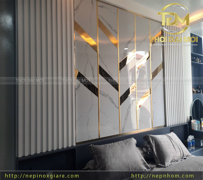 Sáng tạo họa tiết tô điểm vách tường bằng nẹp kim loại