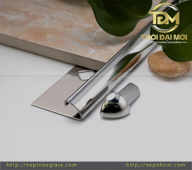 Sử dụng nẹp inox để tạo điểm nhấn cho không gian làm việc tại gia