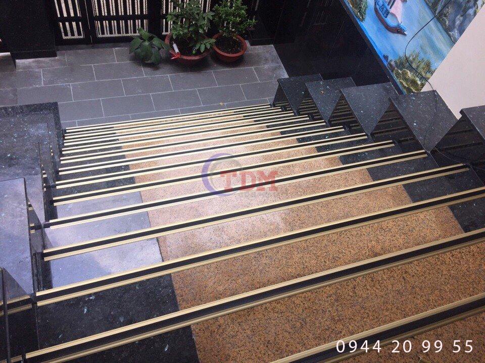 Cung cấp thông tin chi tiết nẹp chống trượt cầu thang