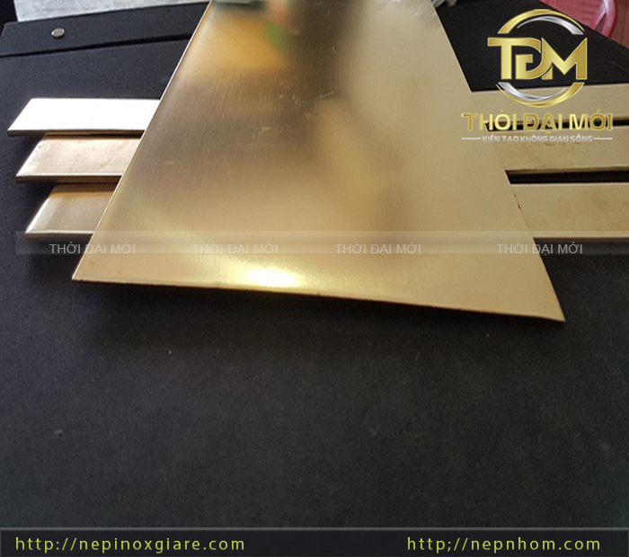 Làm mới không gian bằng nẹp đồng