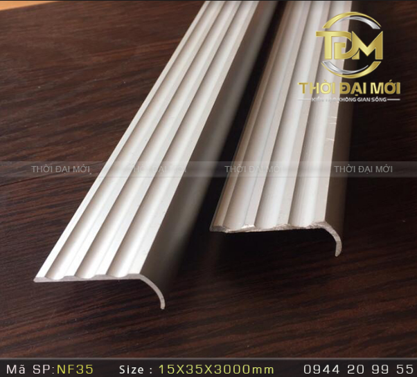 Nẹp nhôm cầu thang _ vừa chống trơn trượt và vừa để trang trí trong nhà