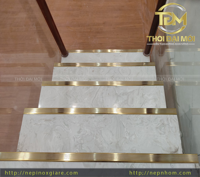 Ưu điểm và lí do nên dùng nẹp inox cầu thang